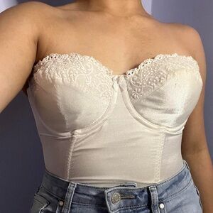 ‼️SOLD‼️vibtage floral lace white pearl body suit corset